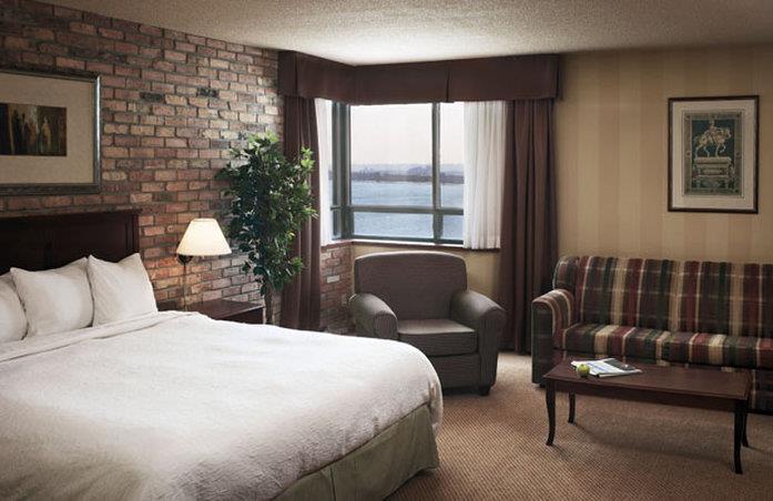Waterfront Hotel Downtown Burlington Rum bild