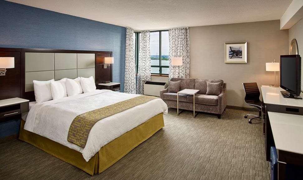 Waterfront Hotel Downtown Burlington Rum bild